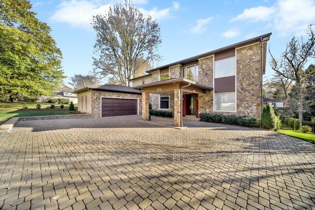 Building Photo - 2011 Sharon Ave