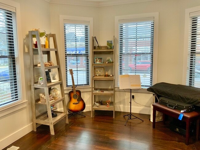 Building Photo - 65 Broadway