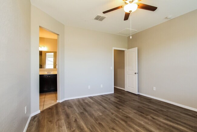 Building Photo - 6873 S Blue Hills Dr