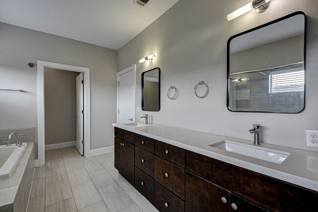 Building Photo - Modern Comfort Meets City Living — 3-Story Townhome Ready Now!