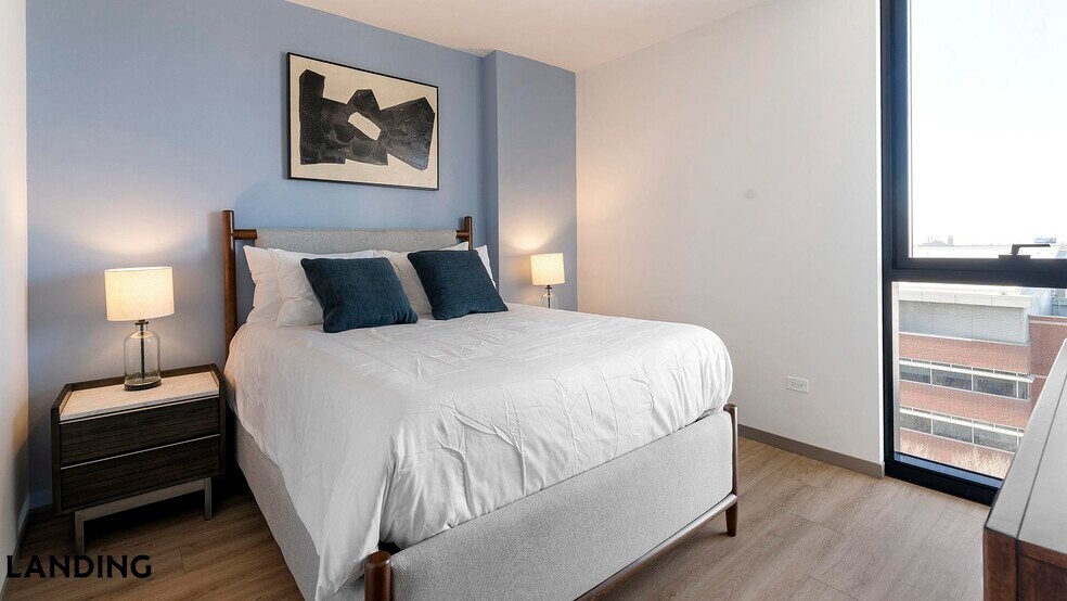 Building Photo - 513 S Damen Ave