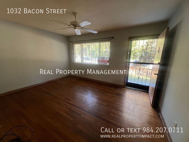 Building Photo - Vintage 3 Bedroom 1 Bath Brick Ranch minut...