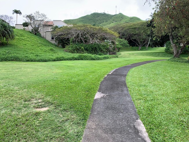 Building Photo - Spacious 3/2 in Kaneohe with Tropical Views
