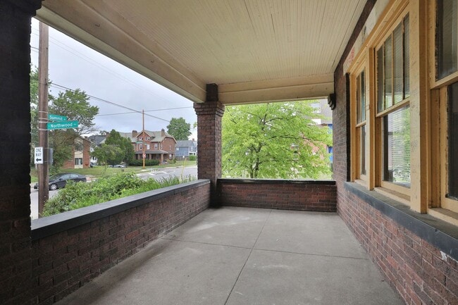 Building Photo - 2142 Summit St