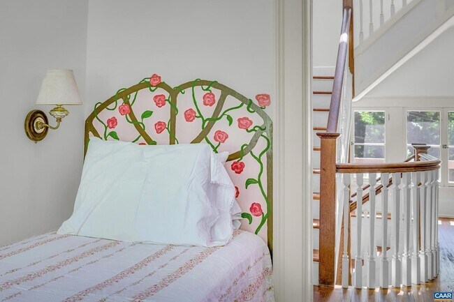 Building Photo - 502 Park Hill