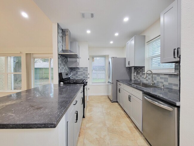 Building Photo - 10010 Sagecanyon Dr