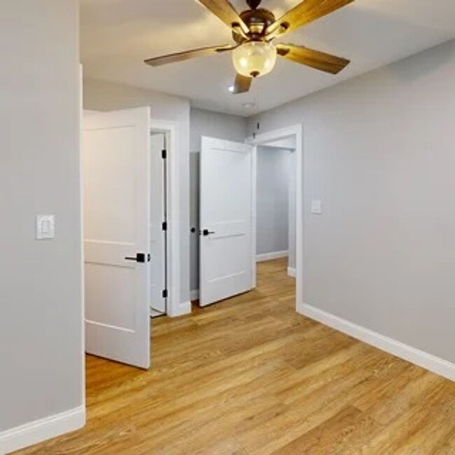 Building Photo - 8BR/6BA Near UTK | $1,290/Bedroom plus $30...