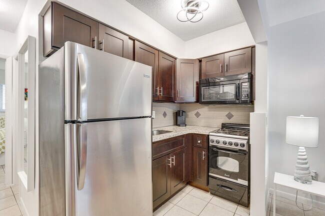 Building Photo - 412 NE 4th Ave