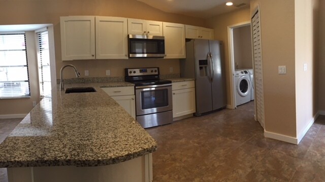 Building Photo - 2623 Magdalina Dr