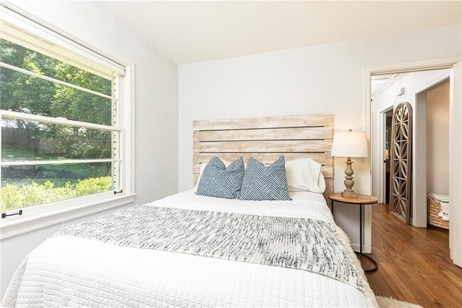 Building Photo - 1295 Lindenwood Ln NE