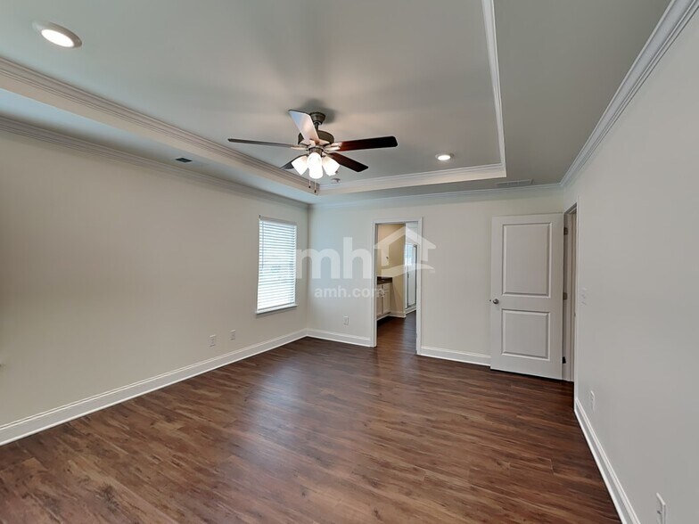 Building Photo - 2122 Windsor Park Ave