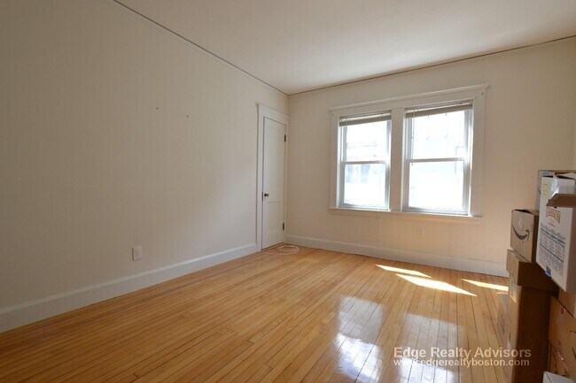 Building Photo - 94 Bennett St