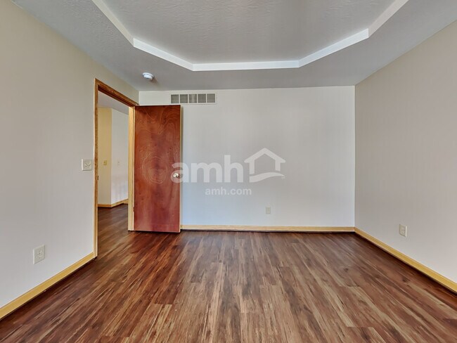 Building Photo - 71 Thornhill Dr