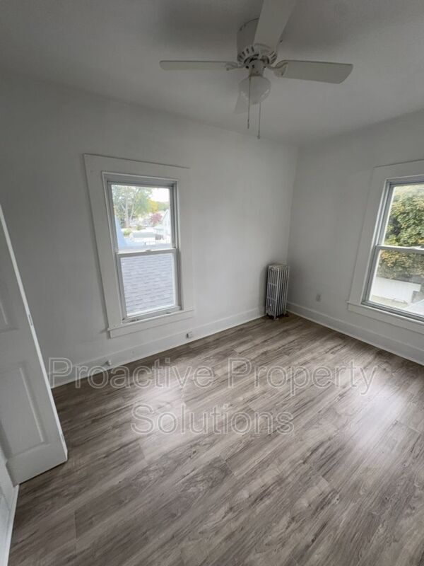 Building Photo - 718-720 Archbald St