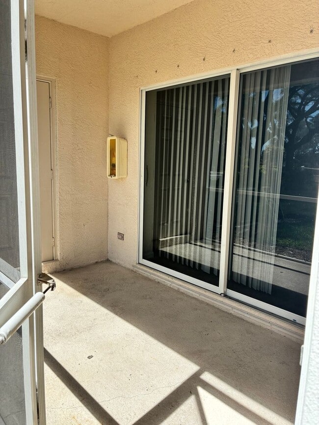 Building Photo - 8050 Pacific Beach Dr