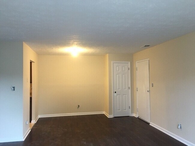 Building Photo - Updated 2 Bedroom Units with w/d hookup in Unit and Central Heat/AC