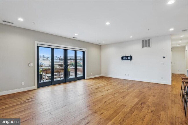 Building Photo - 1844 3rd St NW