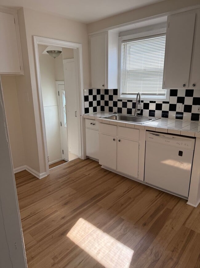 Building Photo - Awesome Property for an Awesome Price