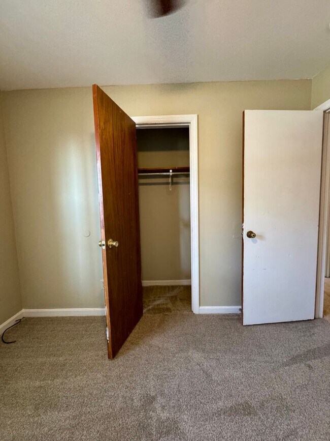Building Photo - Charming 3 Bedroom, 2 Bath Home Available Now!