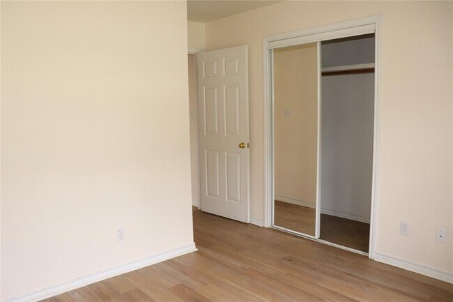Building Photo - 211 Fox Crossing