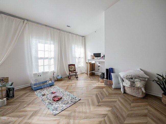 Building Photo - Available now!!Welcome to this charming 2-bedroom, 2-bathroom Condo in Sterling Heights, MI.