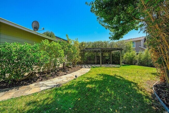 Building Photo - One of Northwest Nicest homes