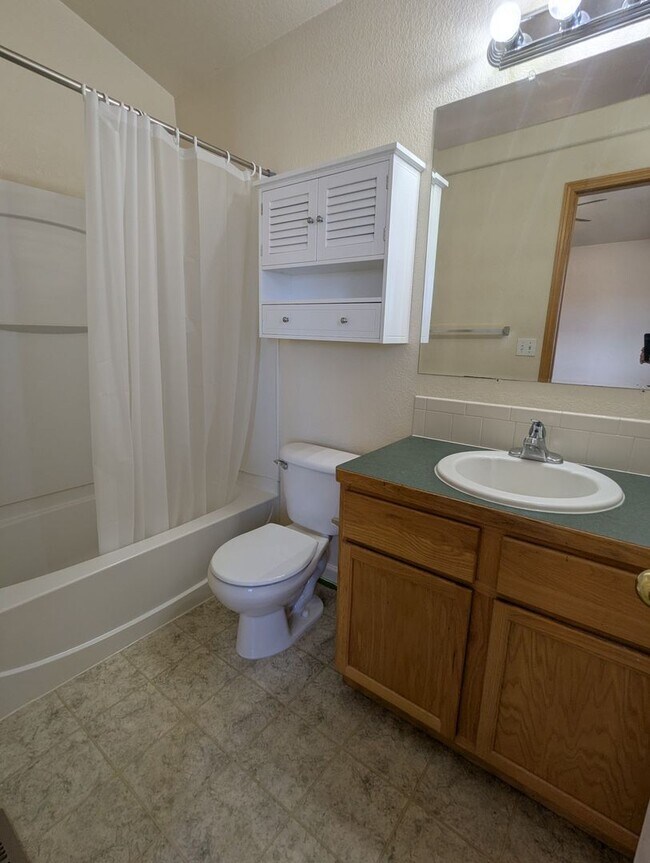 Building Photo - AWESOME 3-BDRM, 3-BATH, 4-LEVEL HOME AVAILABLE FOR IMMEDIATE OCCUPANCY IN GRAPEVINE - EVANS!