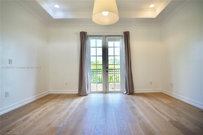 Building Photo - 615 Santander Ave