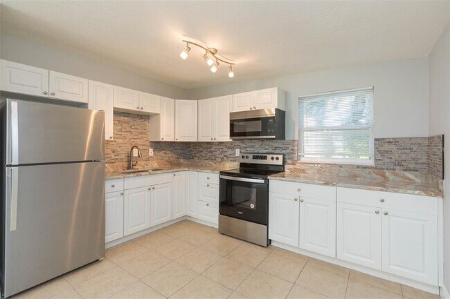 Building Photo - 7113 Parison Dr