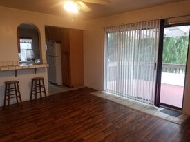 Building Photo - 420 S Evans St