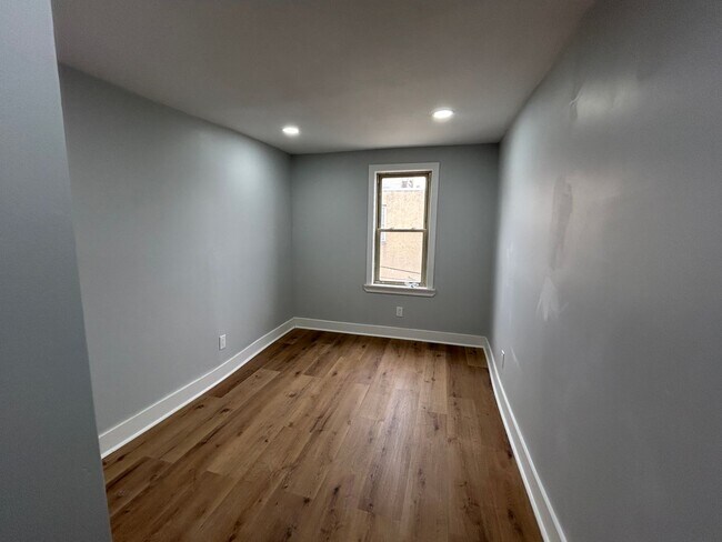 Building Photo - 1049 Mercy St