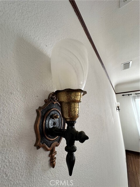 Building Photo - 1054 N Euclid Ave