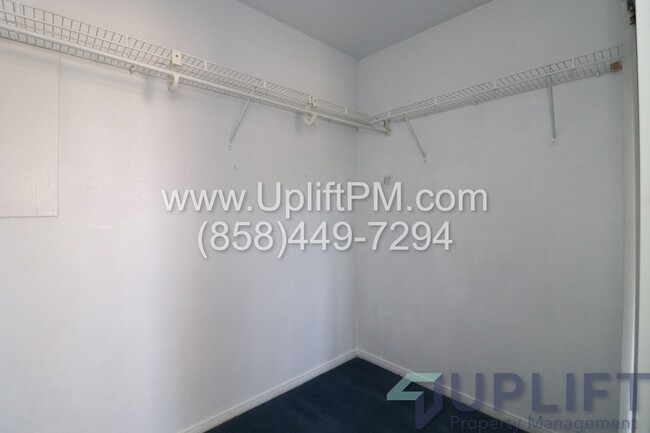 Building Photo - ** Holiday move in special** $1000 off 1st...