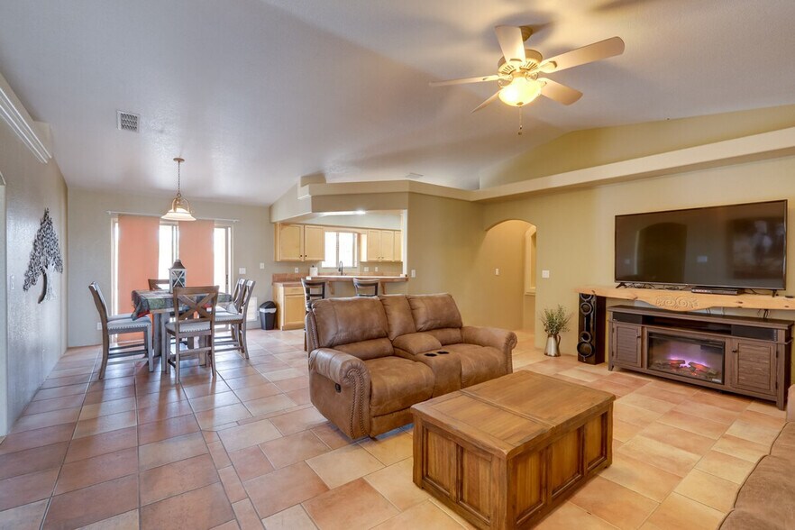 Building Photo - 2598 Rainbow Ave N