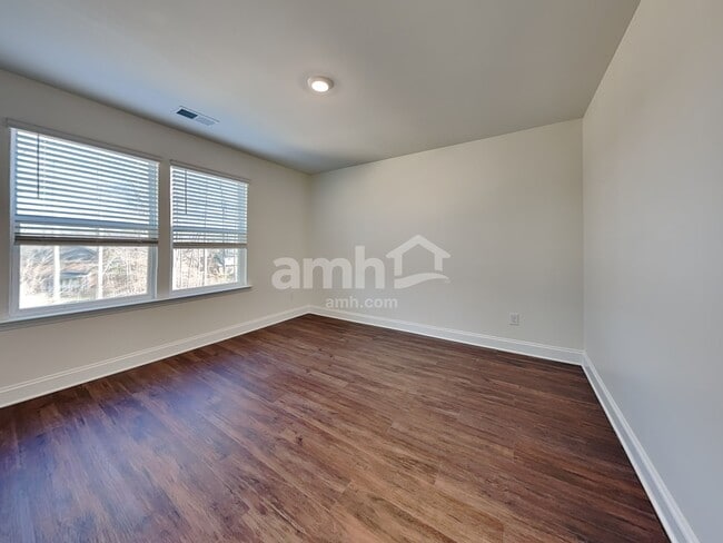 Building Photo - 623 Rivermist Dr