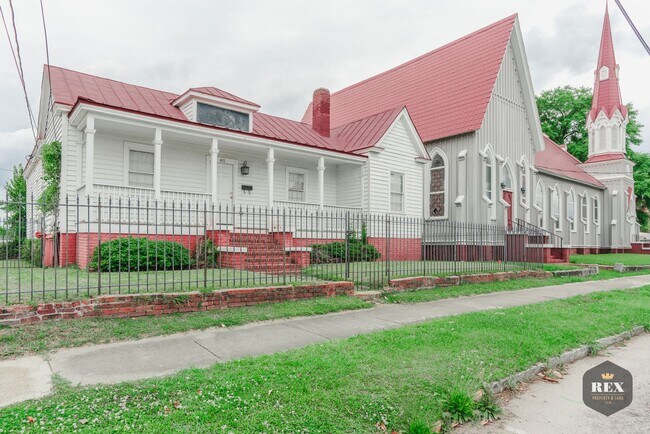 Building Photo - 411 11th St