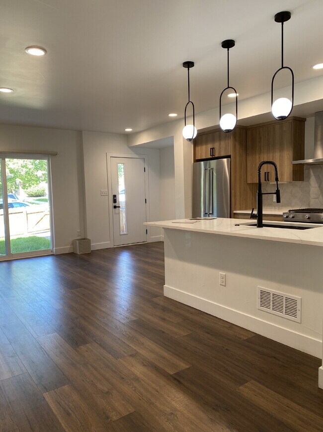 Building Photo - Beautiful, newer (2024) townhome in the de...