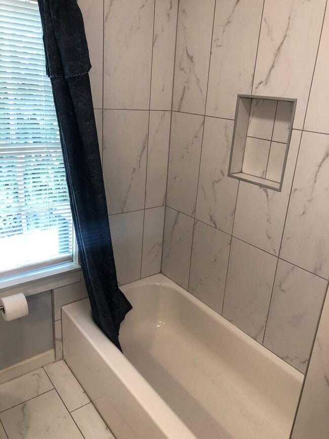 Building Photo - 4130 1st Ave S