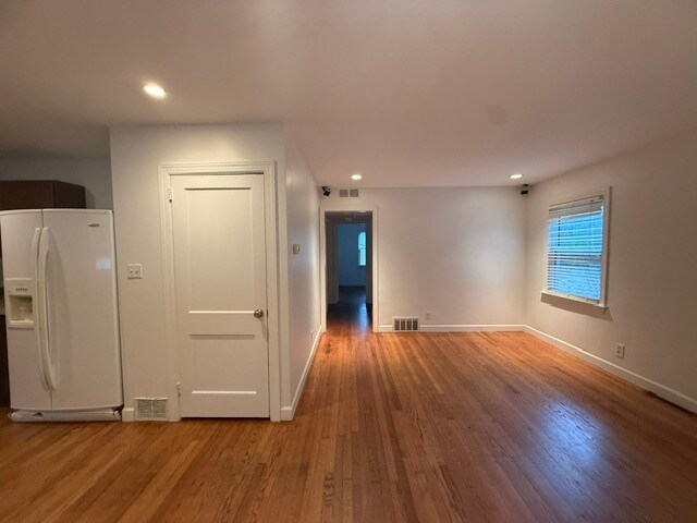 Building Photo - 2310 Fernwood Dr