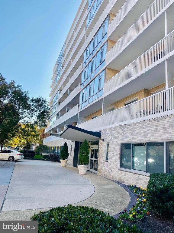 Building Photo - 730 24th St NW