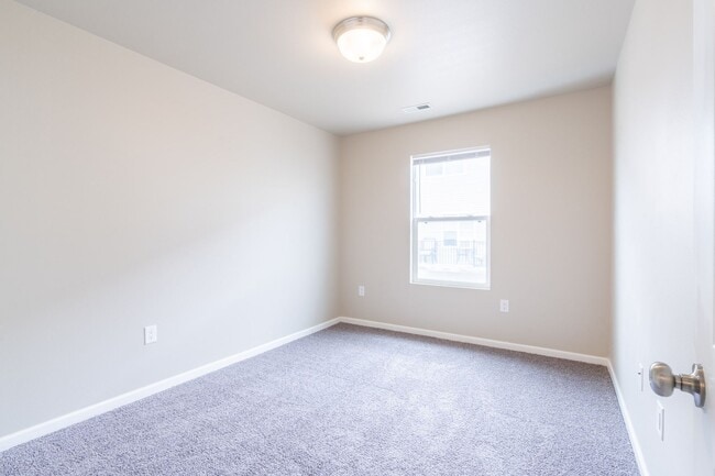 Building Photo - Huge, Open Floor Plan Townhome for RENT at Johnston Common Brownstones!