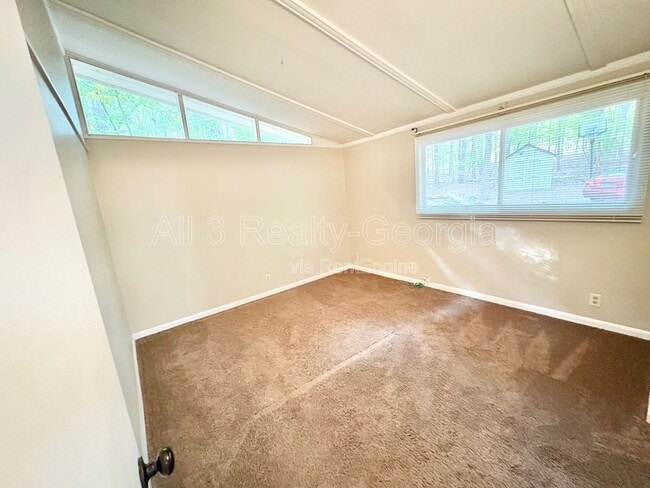 Building Photo - 435 Sherwood Rd