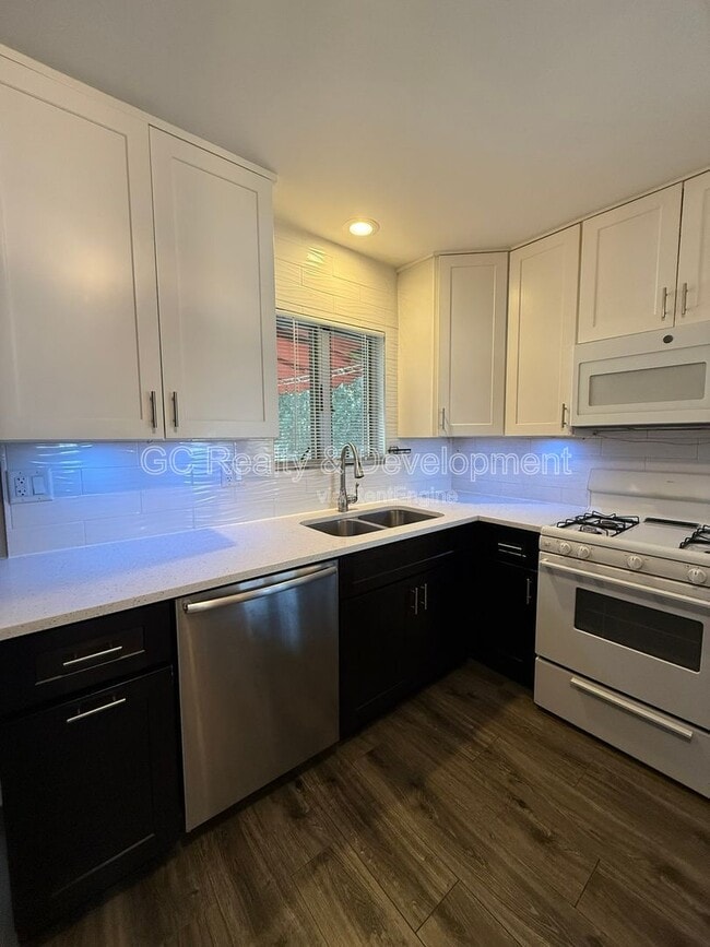 Building Photo - 829 S Monroe St