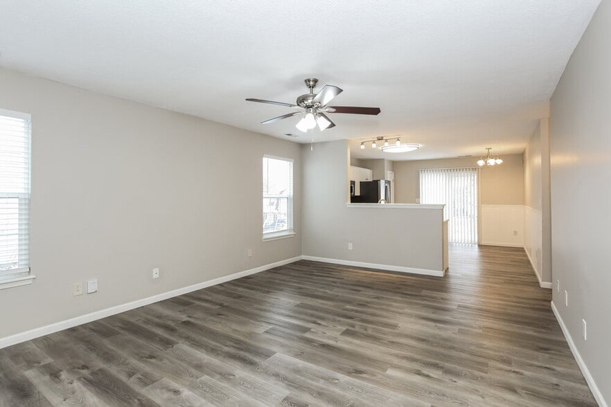 Building Photo - 1120 Central Park Blvd N