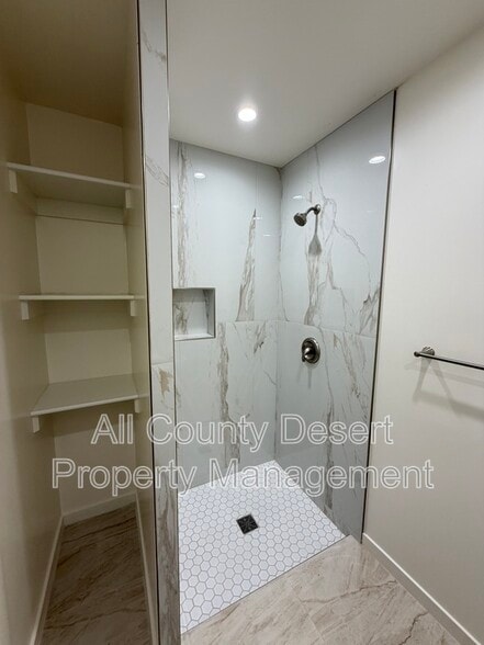 Building Photo - 517 S Mountain View Dr