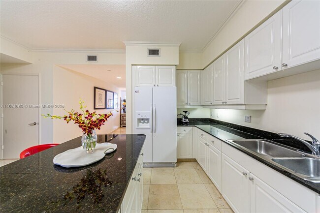 Building Photo - 707 Crandon Blvd