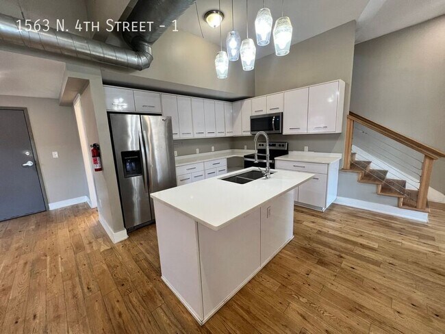 Primary Photo - 1563 N 4th St