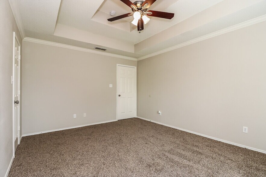 Building Photo - 2844 Claremont Dr