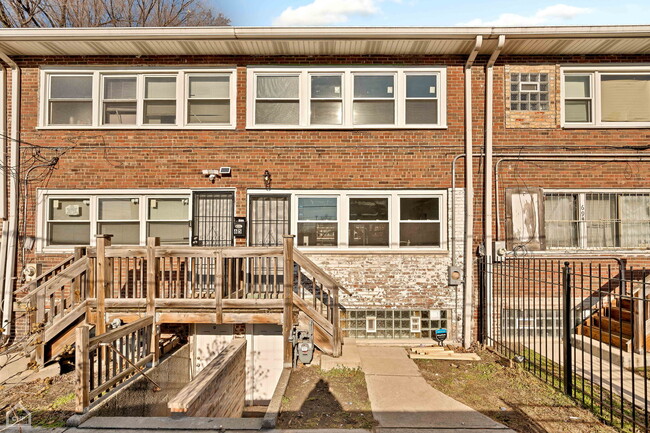 Primary Photo - 67 E 37th Pl