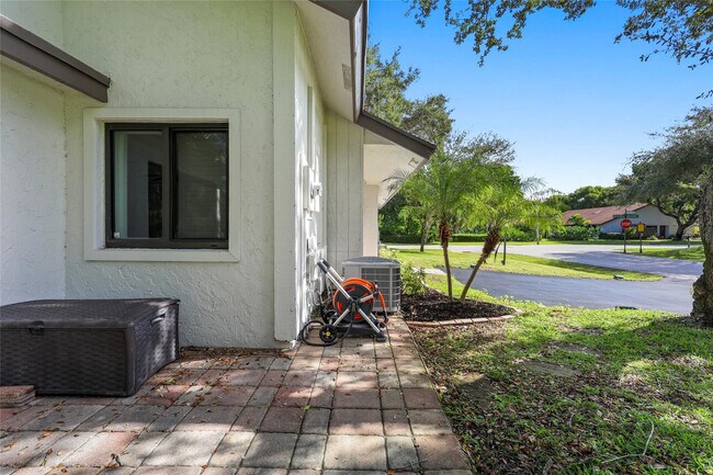 Building Photo - 3937 Arelia Dr